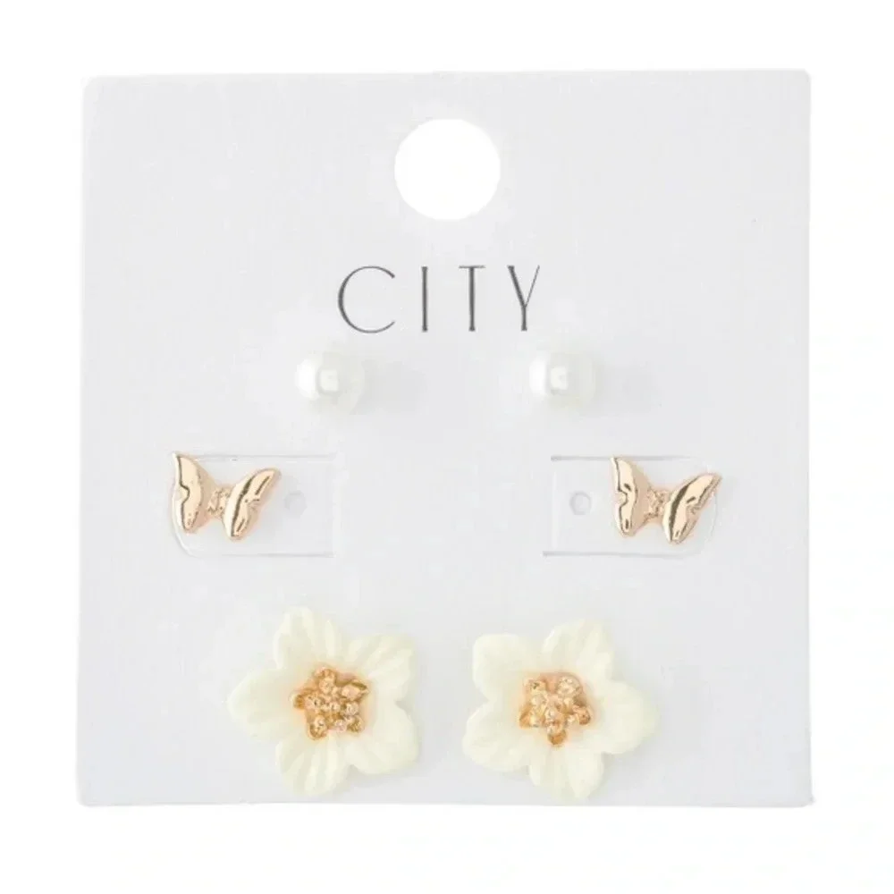 Nwt boutique Flower Coated Pearl Stud Earring Set cottage fairy